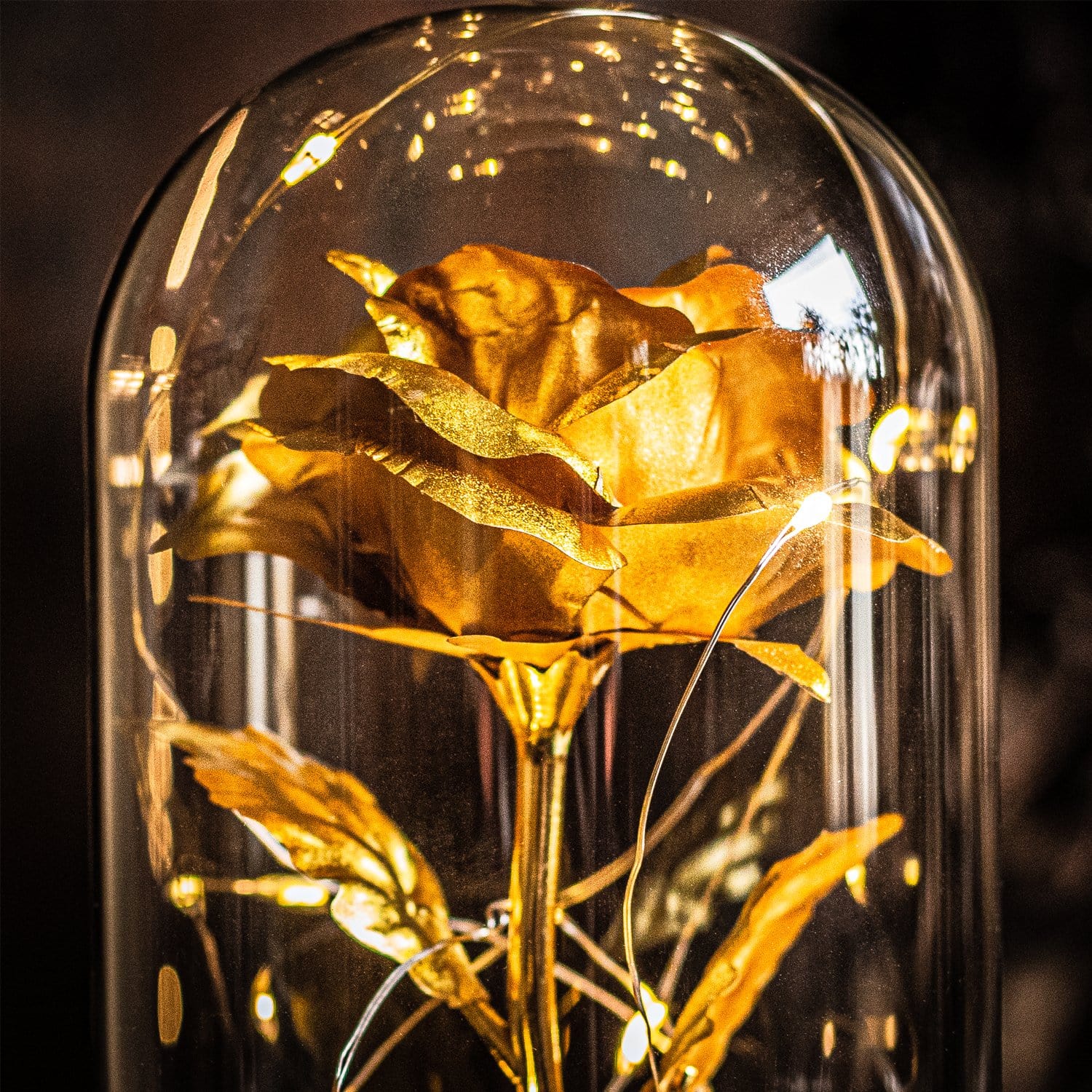 Ewige goldene Rose im Glas mit Gravur